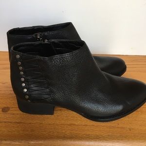 NEW Vince Camuto Cateen Black Leather Ankle Boots Size 5 1/2
